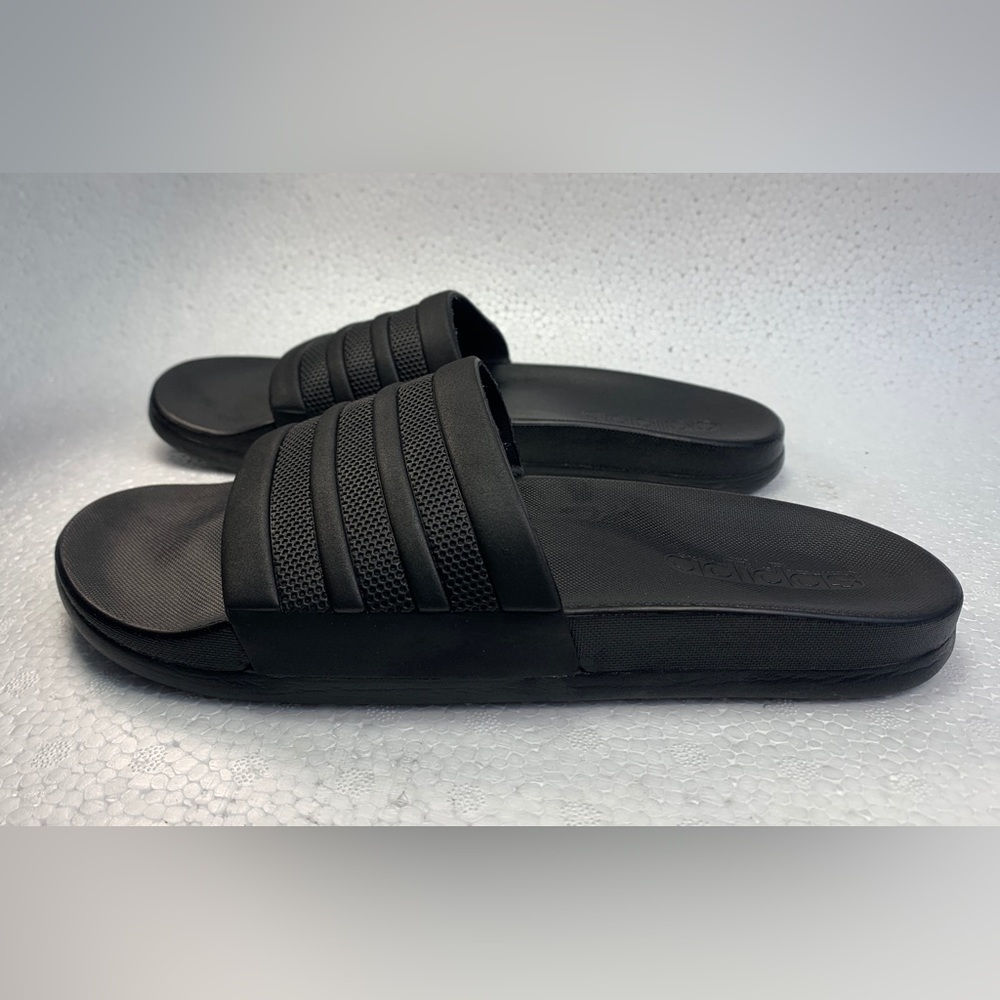 ADIDAS flip-Flops sz 6 womens 5 mens  slide on sandals flats
